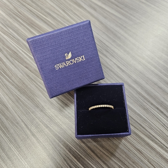 NEW 💎 Swarovski Matrix Vittore Ring. Round cut/Gold-tone finish - Size 8 - Picture 1 of 13